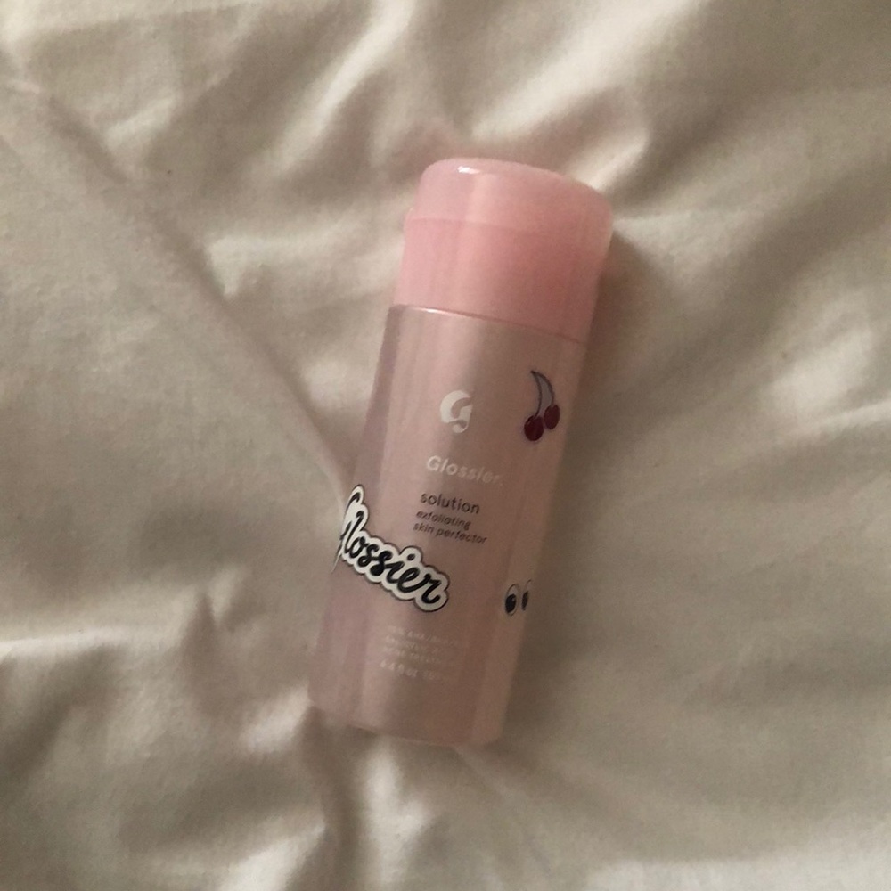 GLOSSIER SOLUTION